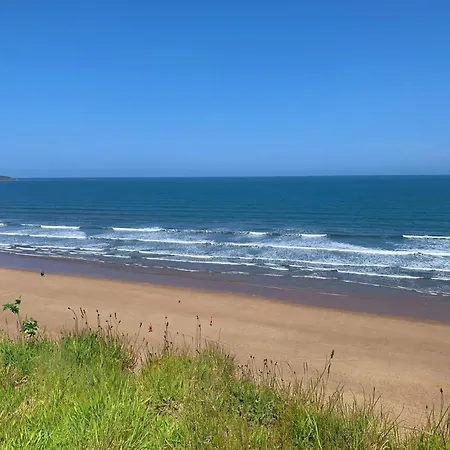 Pebble - No Pets Allowed - Pool, Sauna, Gym Pass Included Filey