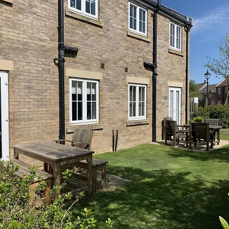 Pebble - No Pets Allowed - Pool, Sauna, Gym Pass Included Filey