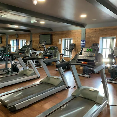 Pebble - No Pets Allowed - Pool, Sauna, Gym Pass Included בית נופש
