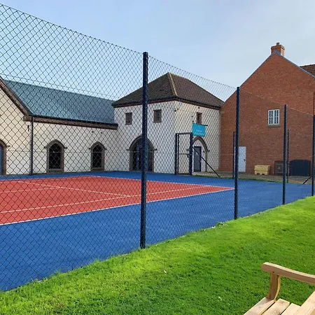Pebble - No Pets Allowed - Pool, Sauna, Gym Pass Included * Filey
