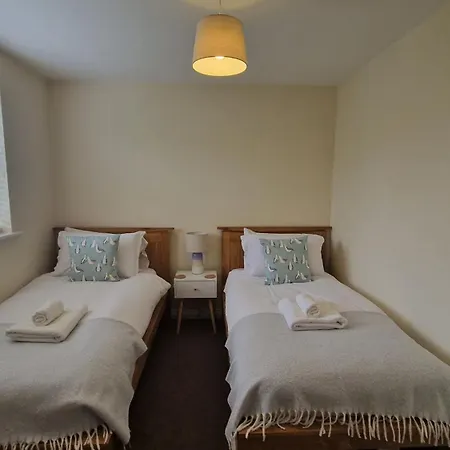 בית נופש Pebble - No Pets Allowed - Pool, Sauna, Gym Pass Included